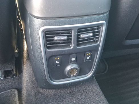 Used 2012 Chrysler 300 C RWD image 11