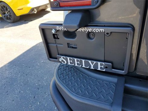 Used 2018 Jeep Wrangler Unlimited Sport image 23