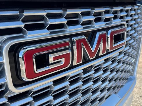 Used 2023 GMC Yukon Denali w/ Advanced Technology Package AWD/4WD image 51