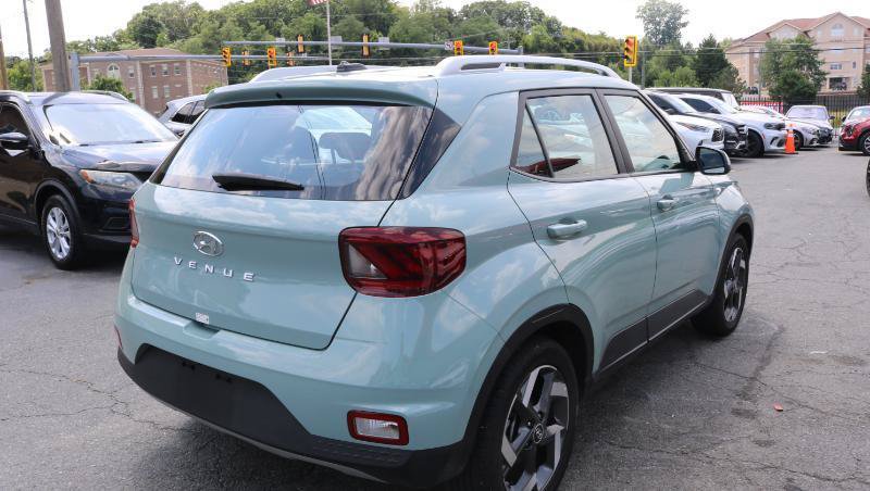 Used 2025 Hyundai Venue Limited FWD image 7