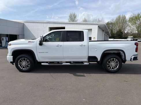 New 2026 Chevrolet Silverado 2500 LT w/ Z71 Chrome Sport Edition AWD/4WD image 9