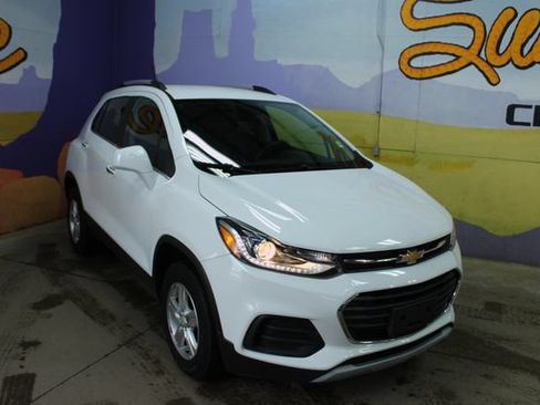 Used 2018 Chevrolet Trax LT w/ LT Convenience Package AWD/4WD image 2