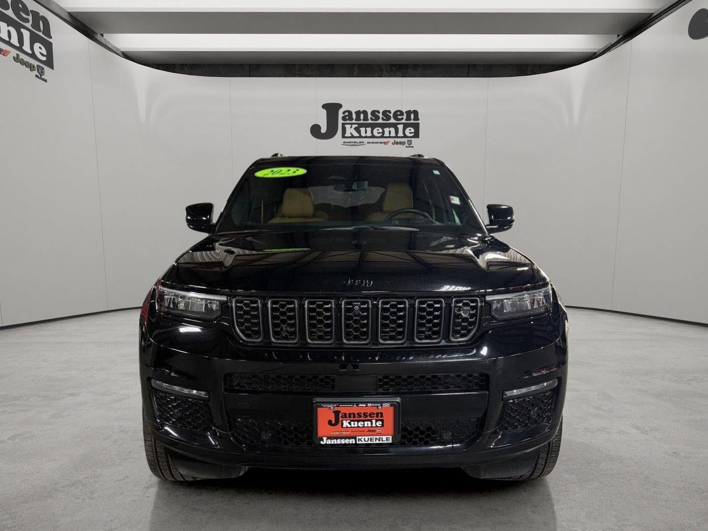 Used 2023 Jeep Grand Cherokee L Summit AWD/4WD image 4