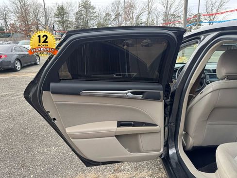 Used 2017 Ford Fusion SE image 17