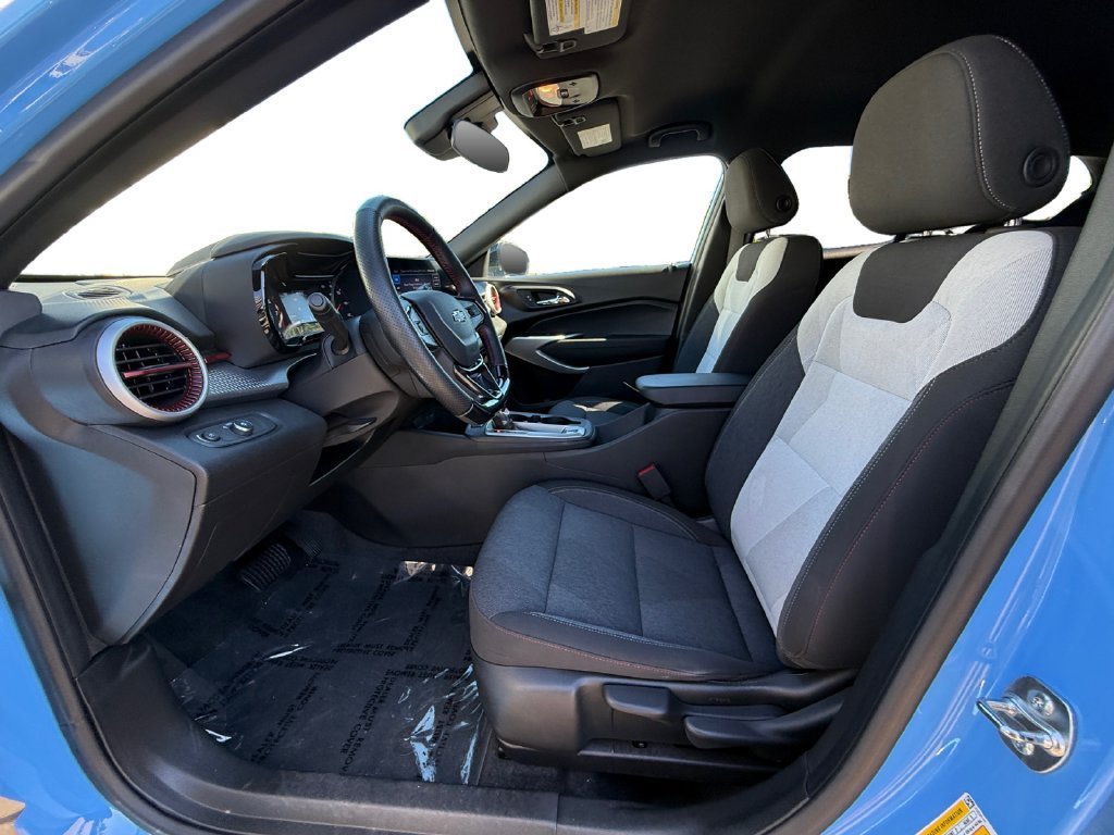 Used 2024 Chevrolet Trax RS FWD image 9
