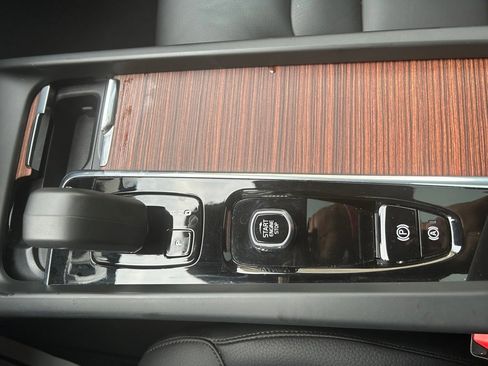 Certified 2025 Volvo V60 B5 Cross Country Plus image 22