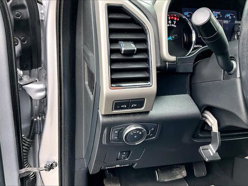 Used 2021 Ford F250 Lariat w/ Chrome Package image 30