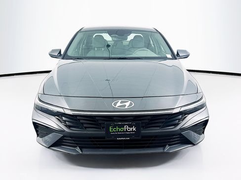 Used 2024 Hyundai Elantra SEL FWD image 2