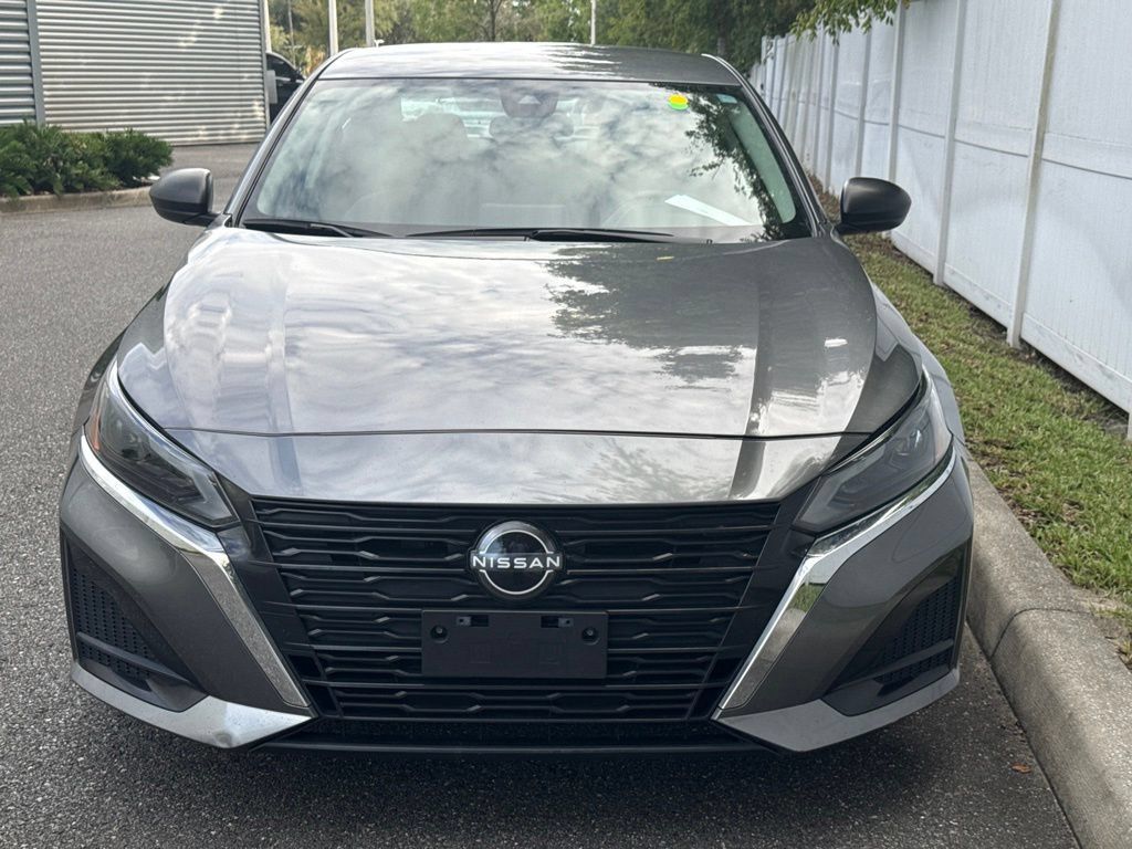Used 2024 Nissan Altima 2.5 SV FWD image 1