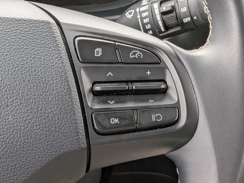 Used 2024 Hyundai Venue Limited FWD image 19