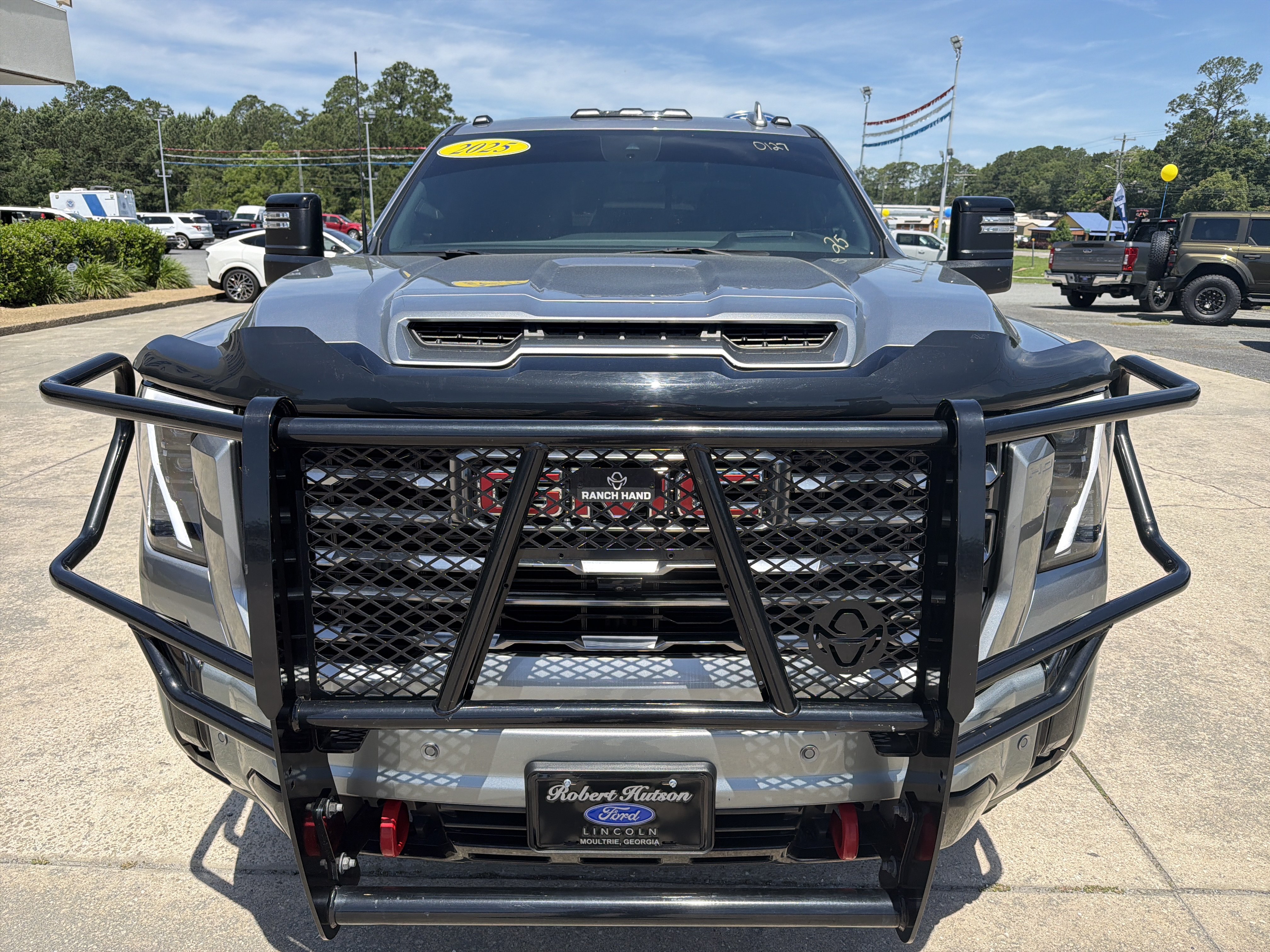 Used 2025 GMC Sierra 2500 AT4 w/ AT4 Premium Plus Package AWD/4WD image 3