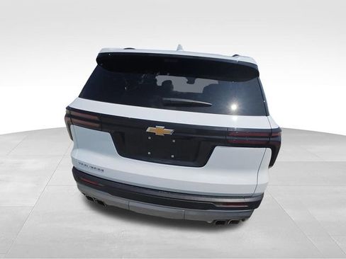 Used 2026 Chevrolet Traverse LT w/ Driver Confidence Package FWD image 3