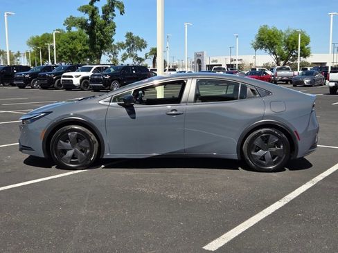 Used 2024 Toyota Prius LE image 9