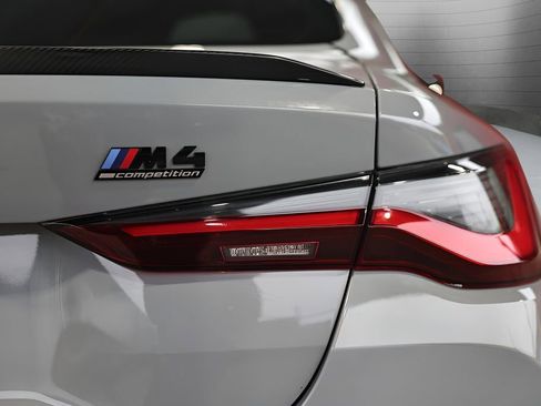 Used 2021 BMW M4 Competition w/ M Carbon Exterior Package image 26