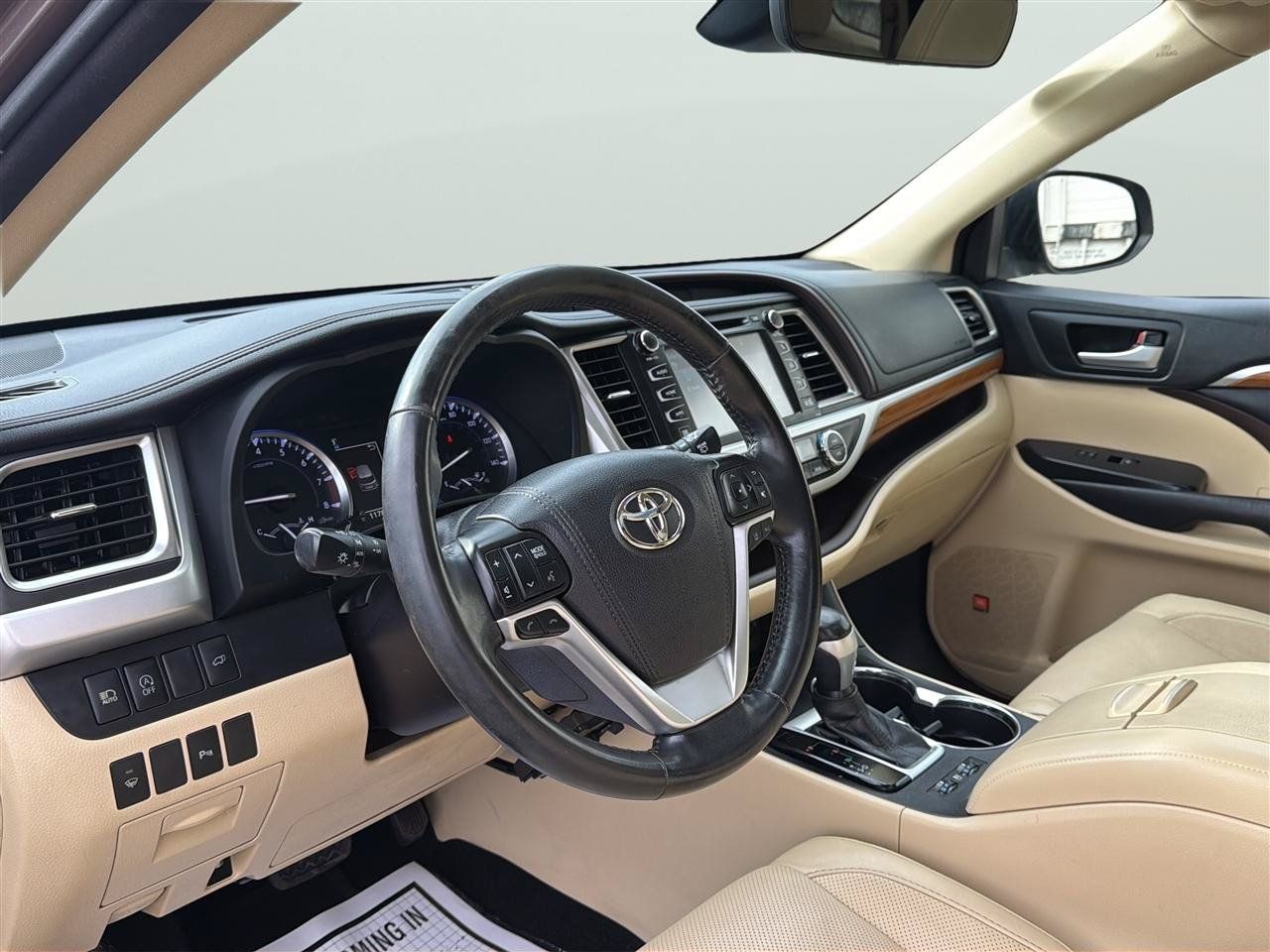 Used 2017 Toyota Highlander AWD V6 image 12