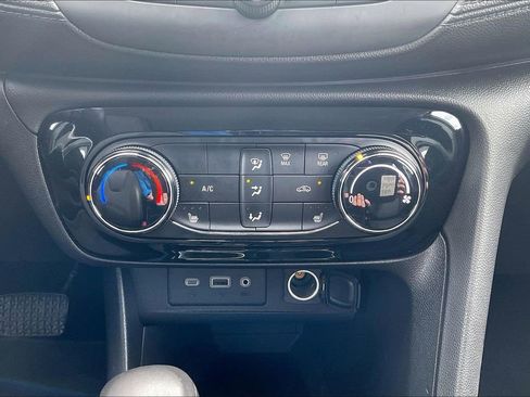Used 2020 Buick Encore GX Preferred w/ Cold Weather Comfort Package FWD image 32