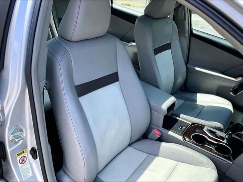 Used 2012 Toyota Camry XLE w/ Leather Pkg FWD image 9