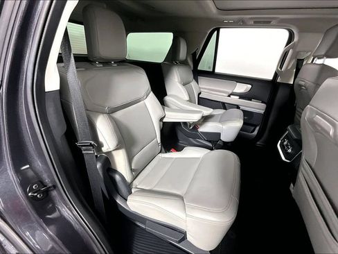 Used 2025 Ford Expedition Active AWD/4WD image 27