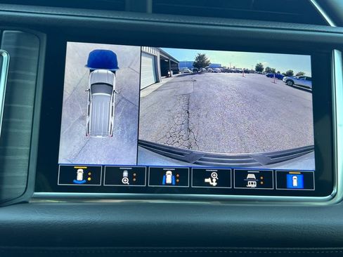 Used 2021 GMC Yukon Denali AWD/4WD image 9