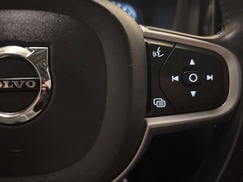 Used 2021 Volvo XC60 T6 Momentum image 16