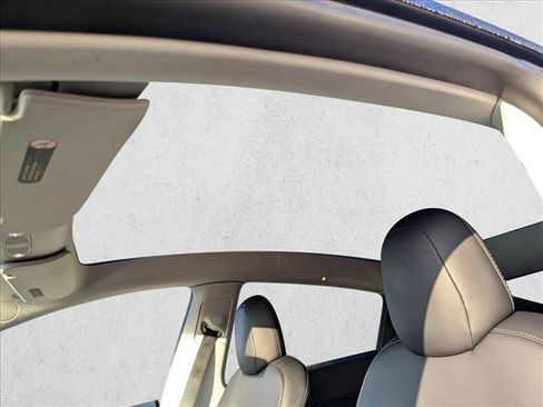 Used 2021 Tesla Model Y Long Range image 16