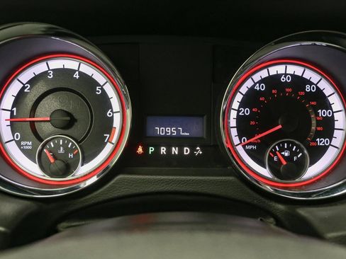 Used 2016 Dodge Grand Caravan SE image 28