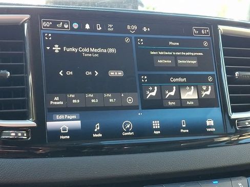 Used 2023 Chrysler Pacifica Touring-L FWD image 17