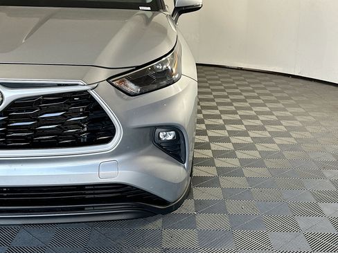 Used 2023 Toyota Highlander LE image 9