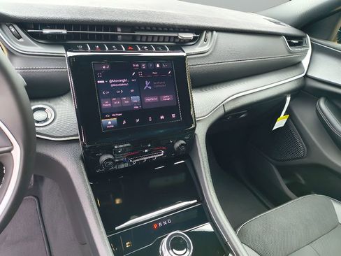 New 2025 Jeep Grand Cherokee Altitude image 22