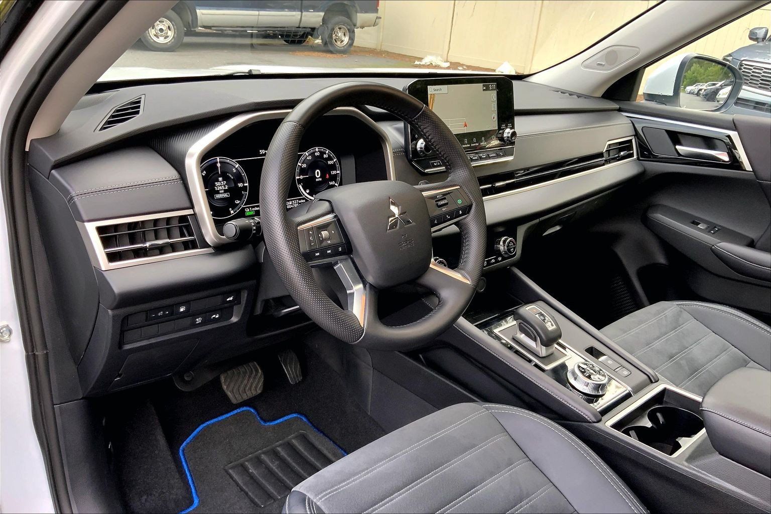 Used 2025 Mitsubishi Outlander 4WD Plug-In Hybrid image 15