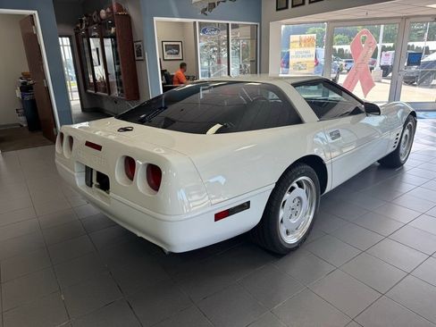 Used 1991 Chevrolet Corvette Coupe RWD image 7