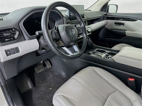 Certified 2025 Honda Pilot Touring image 22