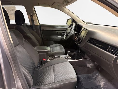 Used 2019 Mitsubishi Outlander ES image 24