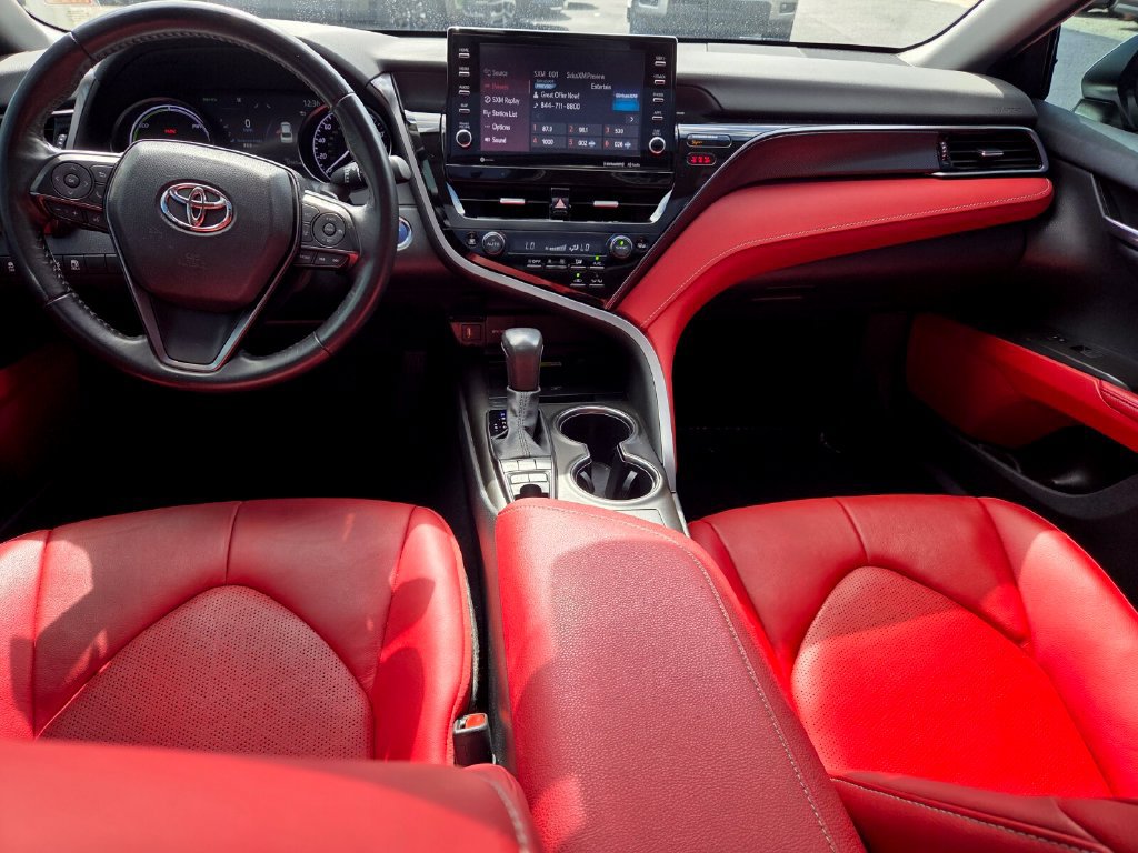 Used 2024 Toyota Camry XSE FWD image 9