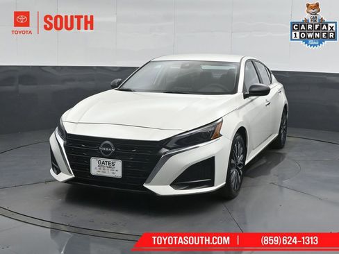 Used 2025 Nissan Altima 2.5 SV FWD image 6