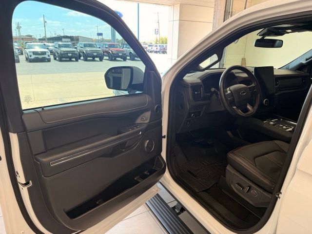 Used 2024 Ford Expedition Limited AWD/4WD image 10