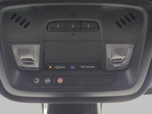 Used 2023 Chevrolet Traverse LT AWD/4WD image 19