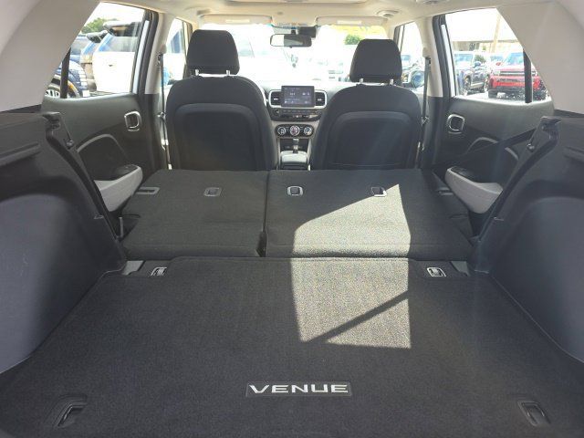 Certified 2022 Hyundai Venue SEL FWD image 24
