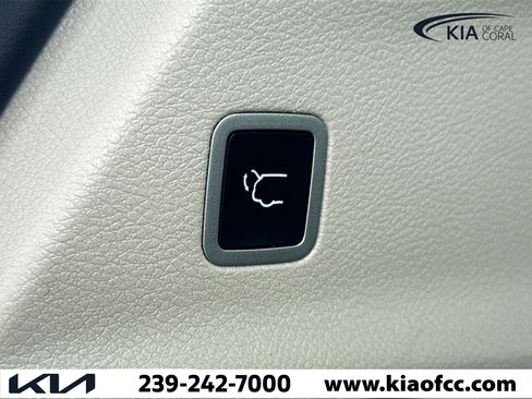 Used 2020 Chrysler Pacifica Touring-L image 13