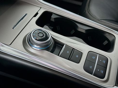 Used 2024 Ford Explorer XLT w/ Equipment Group 202A image 24