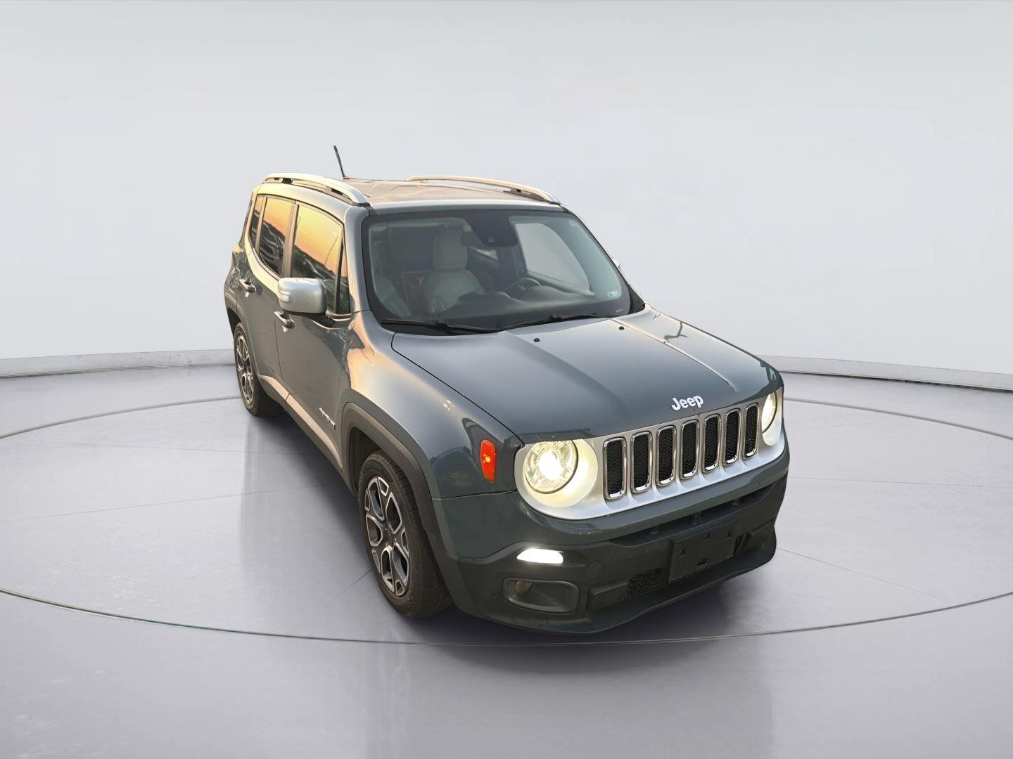 Used 2017 Jeep Renegade Limited FWD image 3