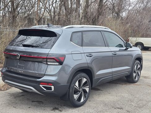 New 2026 Volkswagen Taos SE AWD/4WD image 5