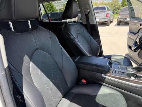 Used 2021 Toyota Highlander Platinum image 27