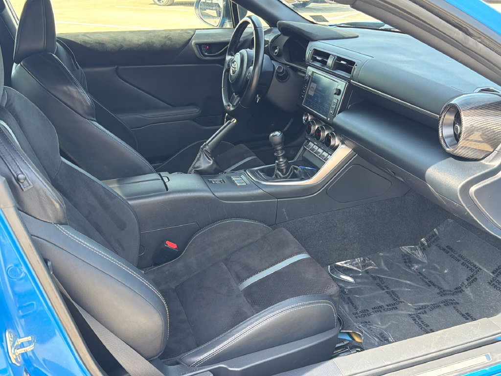 Used 2023 Toyota GR86 Premium w/ ALL Weather Mat Package (TMS) RWD image 9