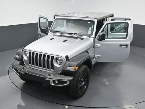 Used 2023 Jeep Gladiator Sport w/ Trailer Tow Package image 26
