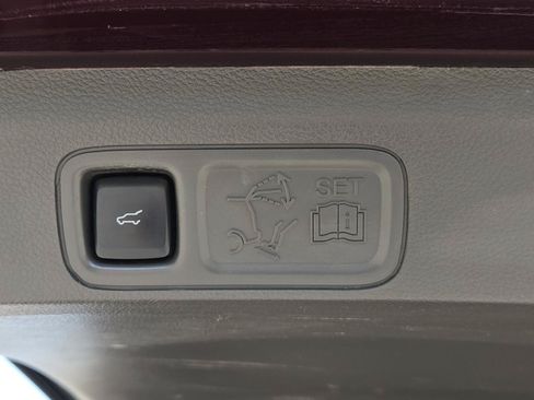 Used 2020 Ford Expedition XLT w/ Equipment Group 202A RWD image 9
