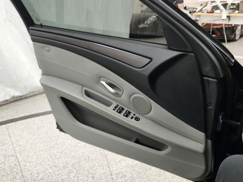 Used 2010 BMW 550i Sedan image 21