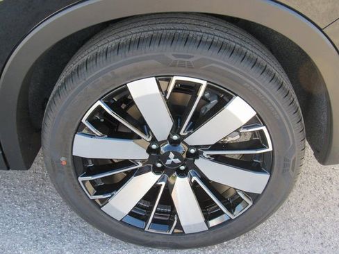 New 2026 Mitsubishi Outlander SE image 7