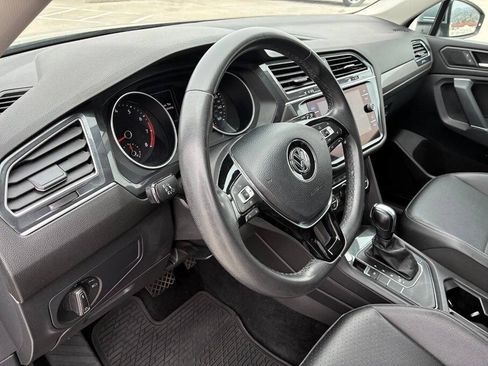 Used 2020 Volkswagen Tiguan SE w/ Panoramic Sunroof Package FWD image 26