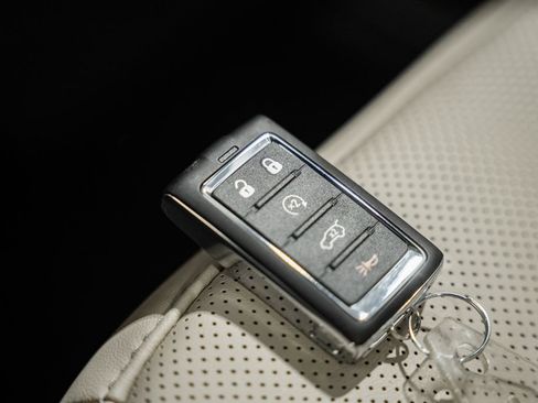 New 2025 Jeep Grand Cherokee L Limited w/ Luxury Tech Group II image 43